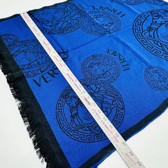NWT Versace Medusa Reversible Wool Black Blue Knit Scarf Shawl Size 70"x27" $590 - Picture 7 of 11